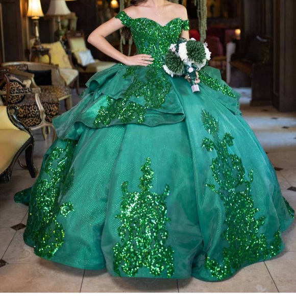 Hunter Green Quinceañera dress - Picture 3 of 5
